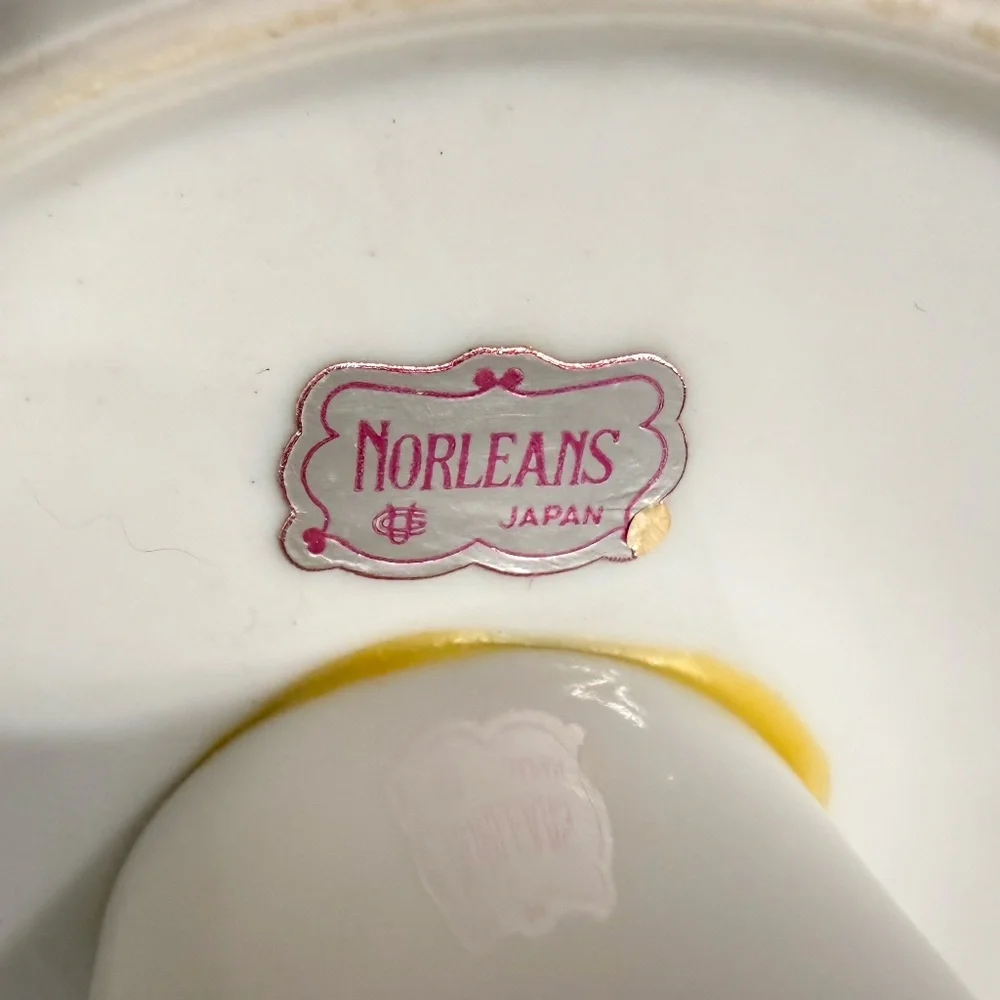 NORLEANS Cake Stand with Strawberries and Butterflies